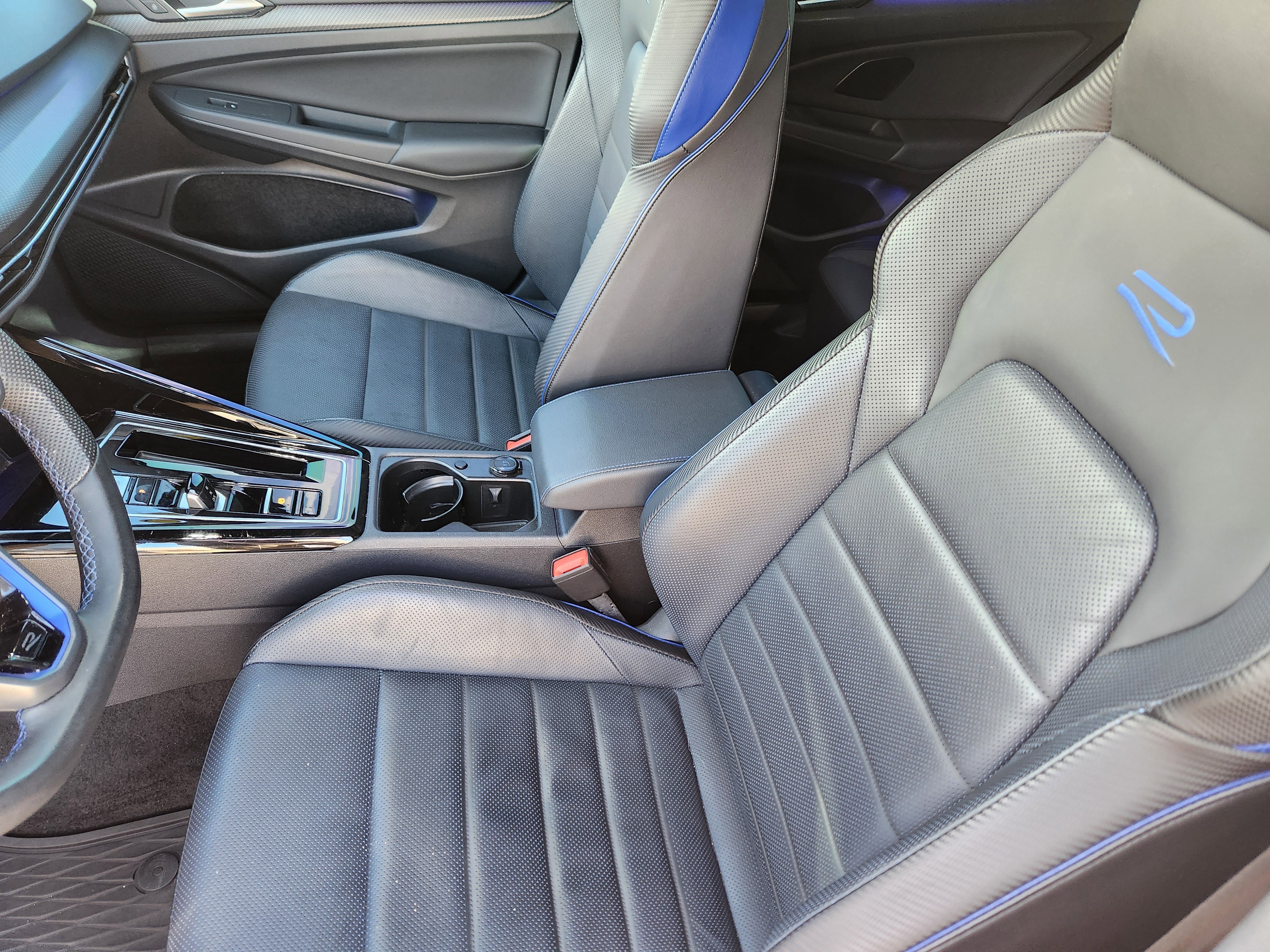 Used 2024 Volkswagen Golf R 2.0T DSG image 10