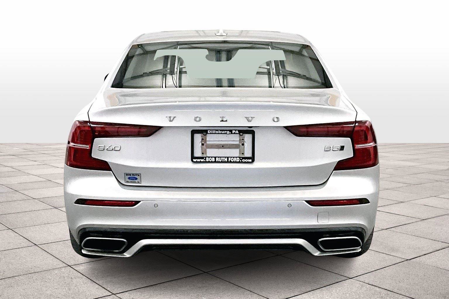 Used 2022 Volvo S60 B5 Momentum w/ Advanced Package image 4