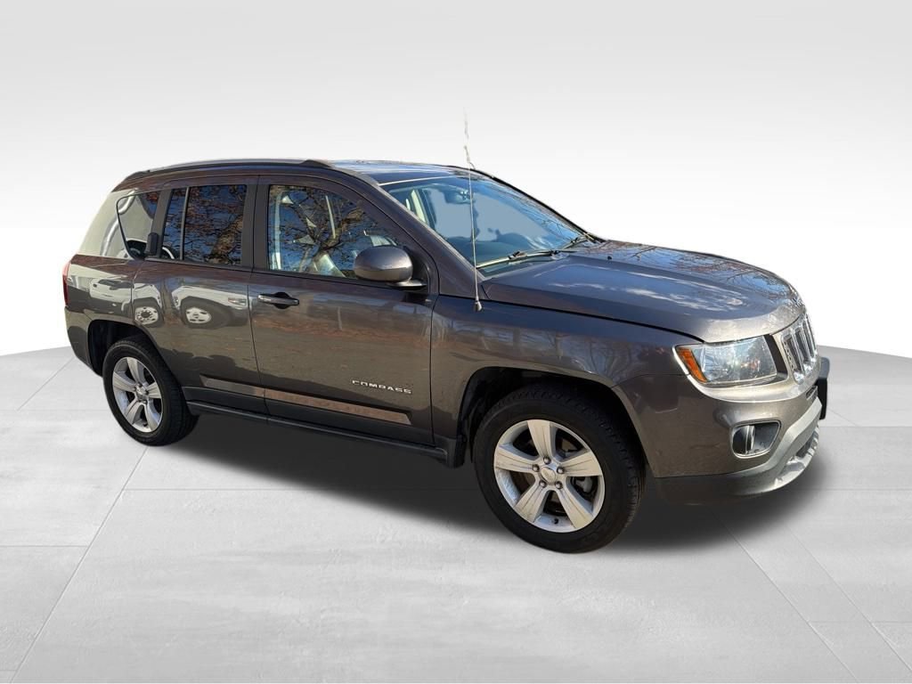 Used 2016 Jeep Compass Latitude image 10