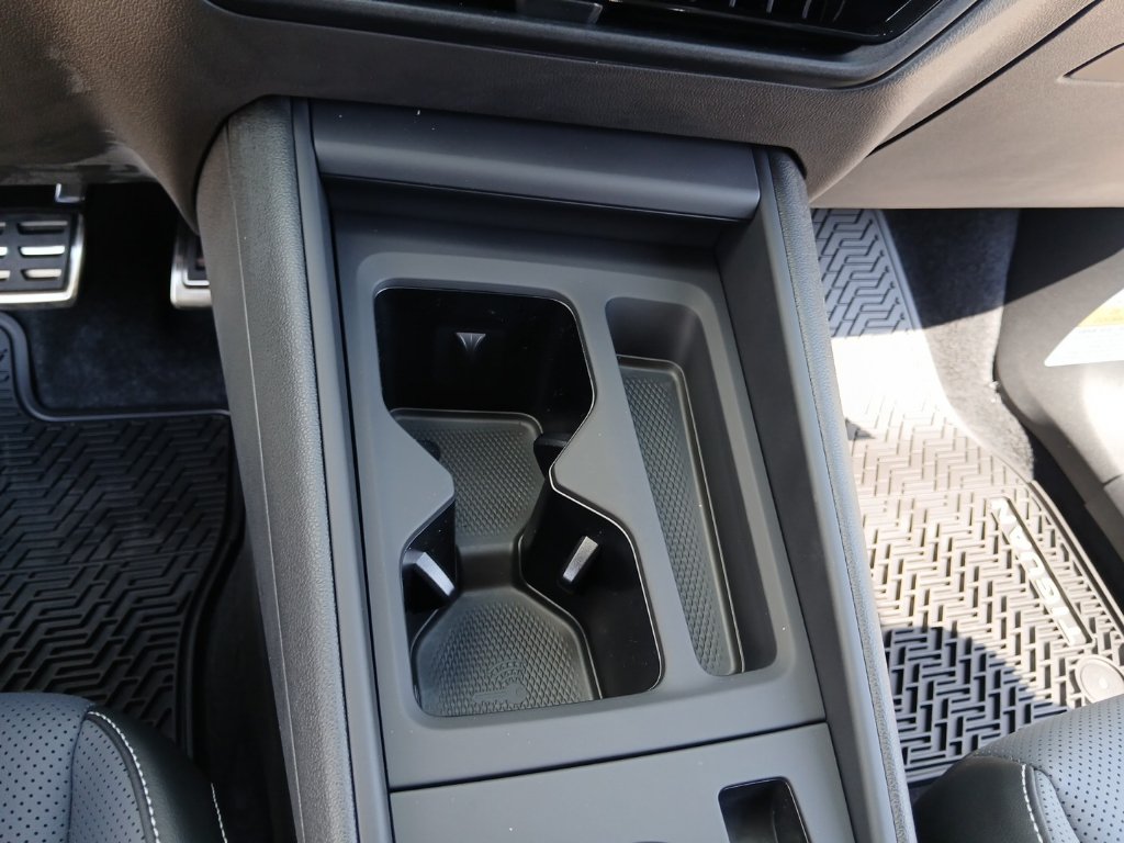 New 2026 Volkswagen Tiguan SE R-Line FWD image 7