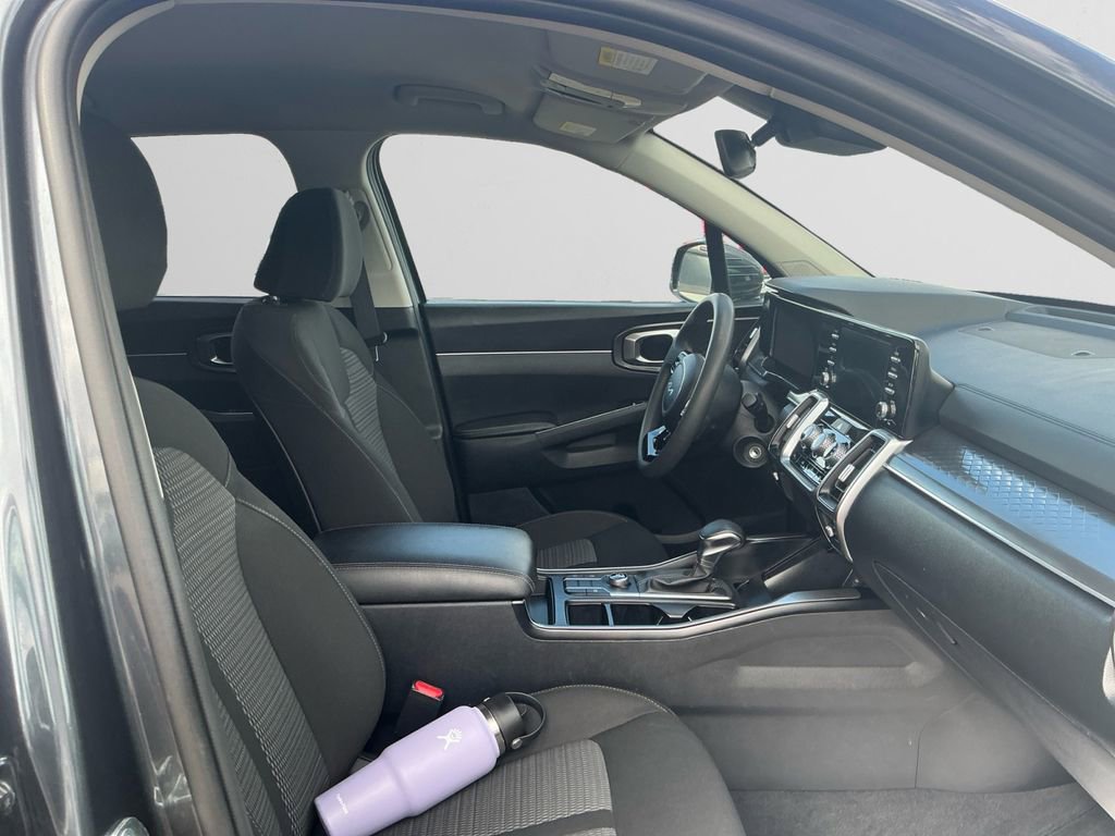 Used 2023 Kia Sorento LX image 15