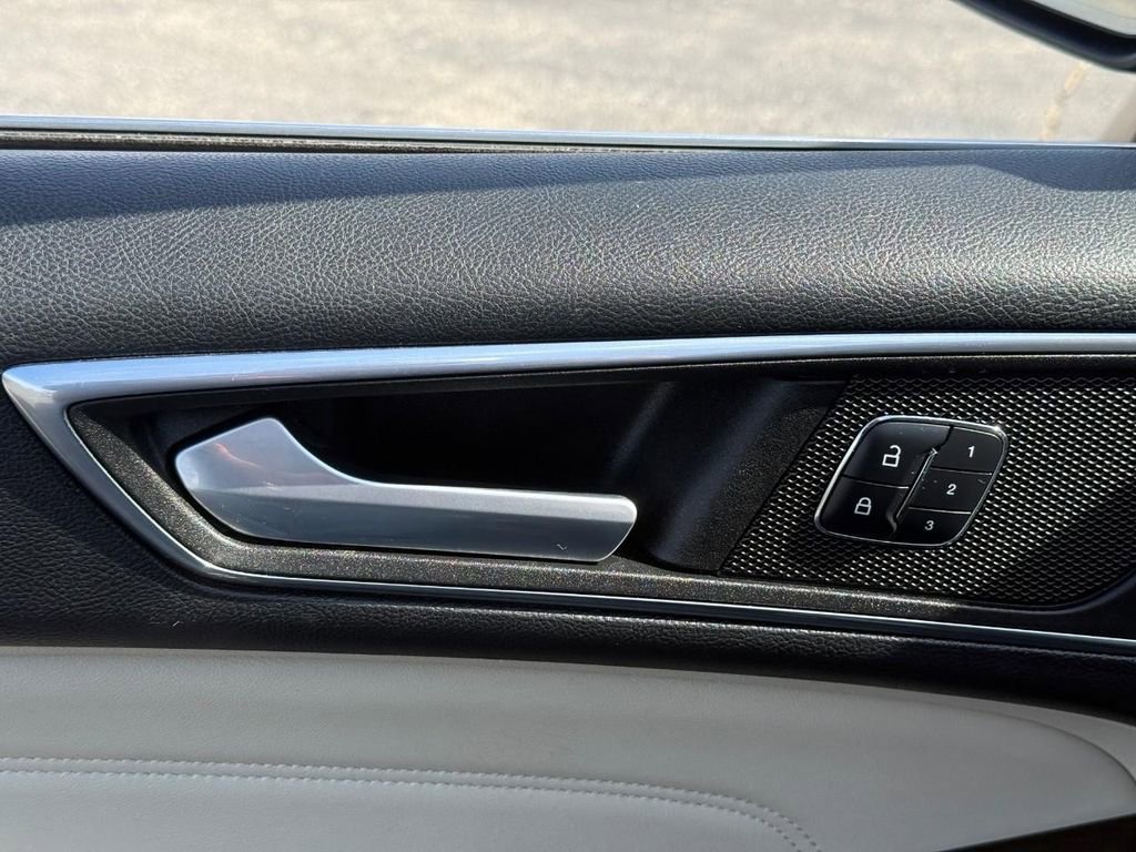 Used 2017 Ford Edge Titanium w/ Technology Package image 17