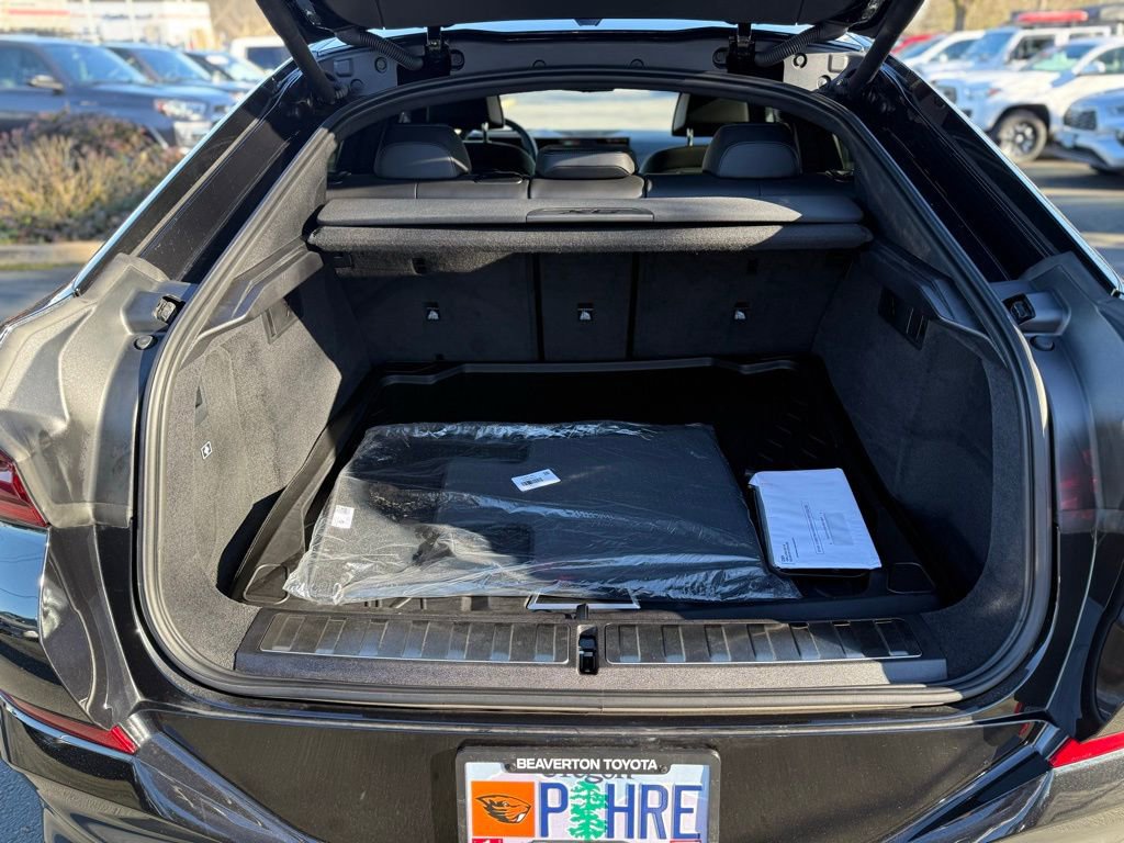 Used 2024 BMW X6 xDrive40i w/ Executive Package image 11