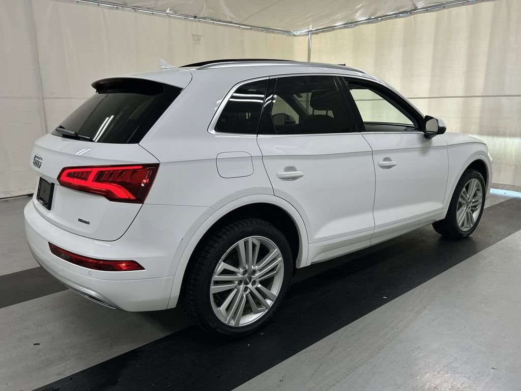 Used 2020 Audi Q5 Premium Plus w/ Premium Plus Package AWD/4WD image 2