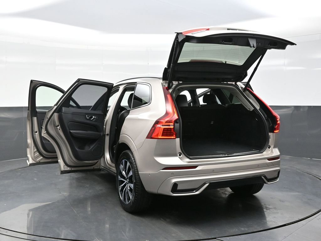 Used 2025 Volvo XC60 B5 Plus image 34