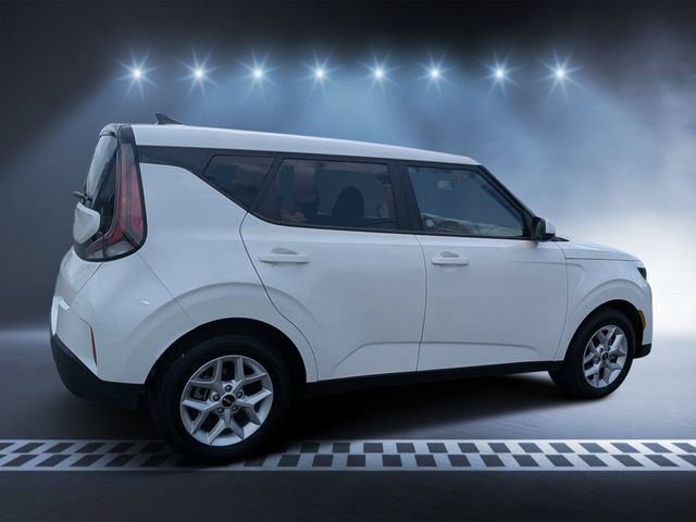 Used 2025 Kia Soul LX FWD image 3
