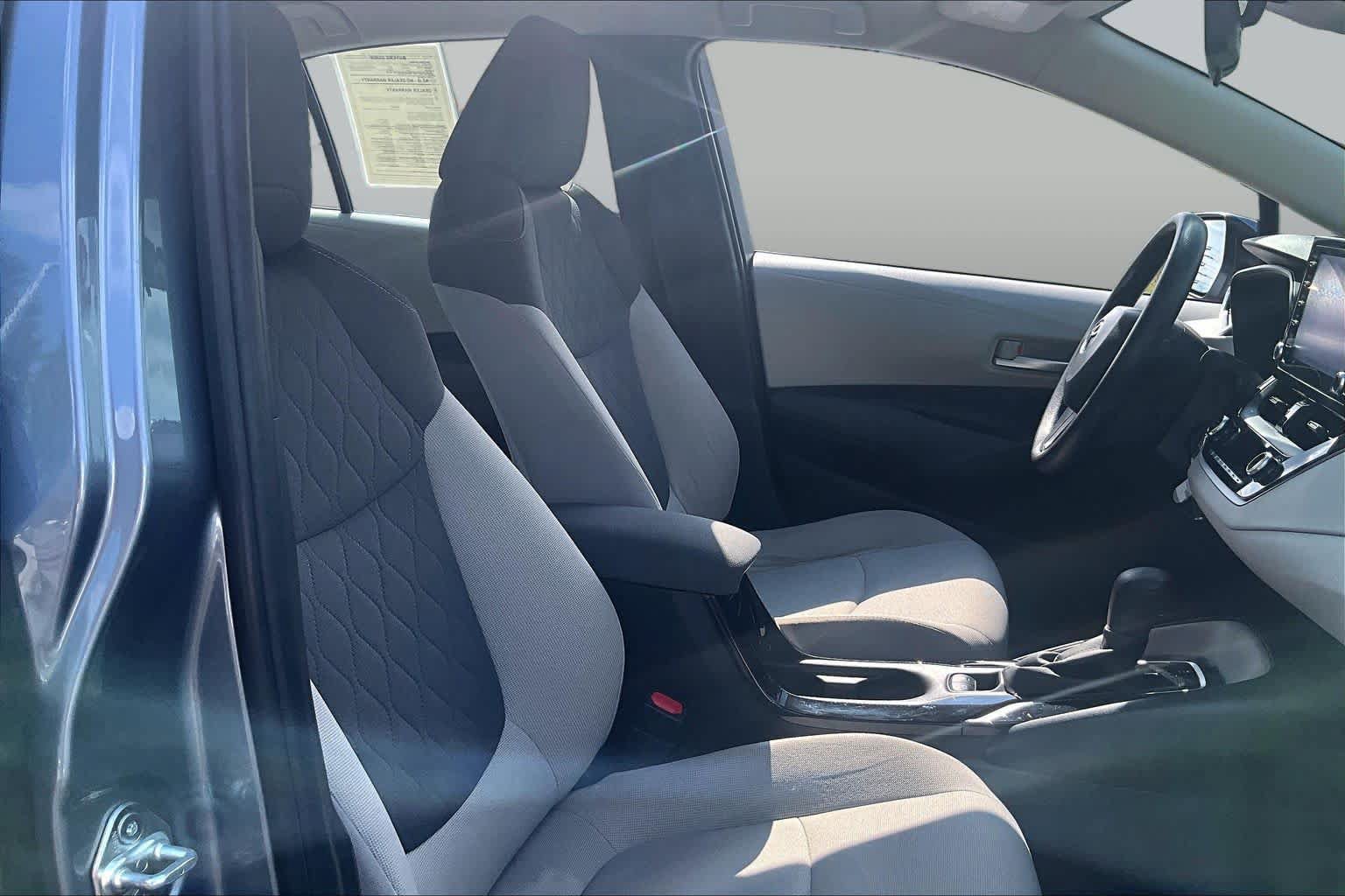 Used 2021 Toyota Corolla LE w/ Carpet Mat Package (TMS) FWD image 9