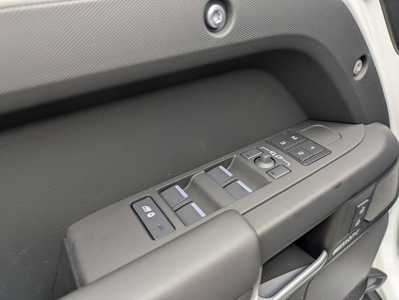 New 2026 Land Rover Defender 110 X-Dynamic SE image 13