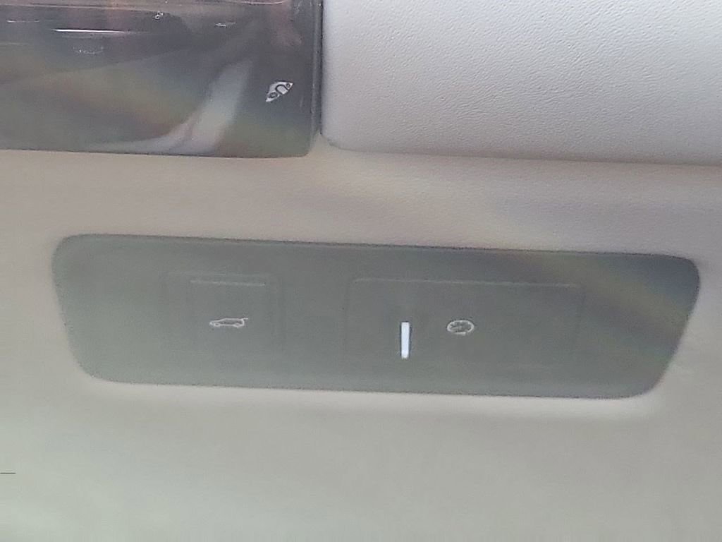 Used 2016 Land Rover Range Rover HSE image 24