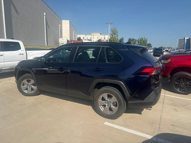 Used 2022 Toyota RAV4 XLE w/ Convenience Package FWD image 5