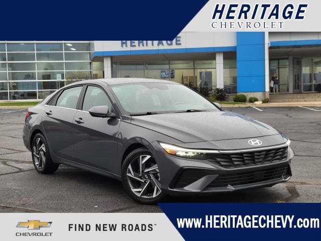 Used 2025 Hyundai Elantra SEL FWD image 1