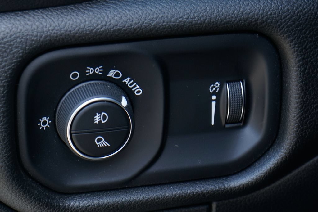 Used 2025 RAM 1500 Tradesman w/ Night Edition AWD/4WD image 19
