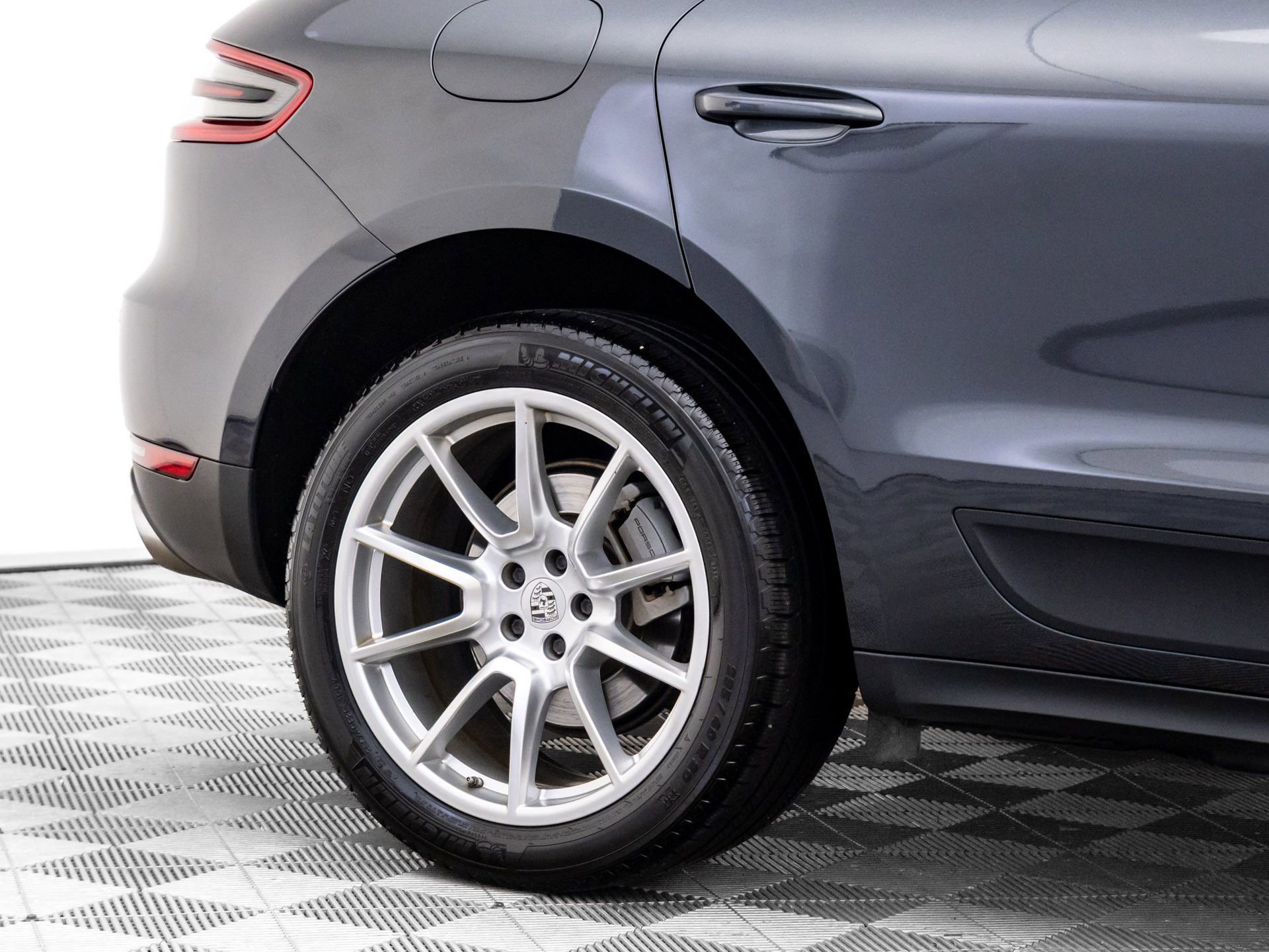 Used 2017 Porsche Macan S image 35