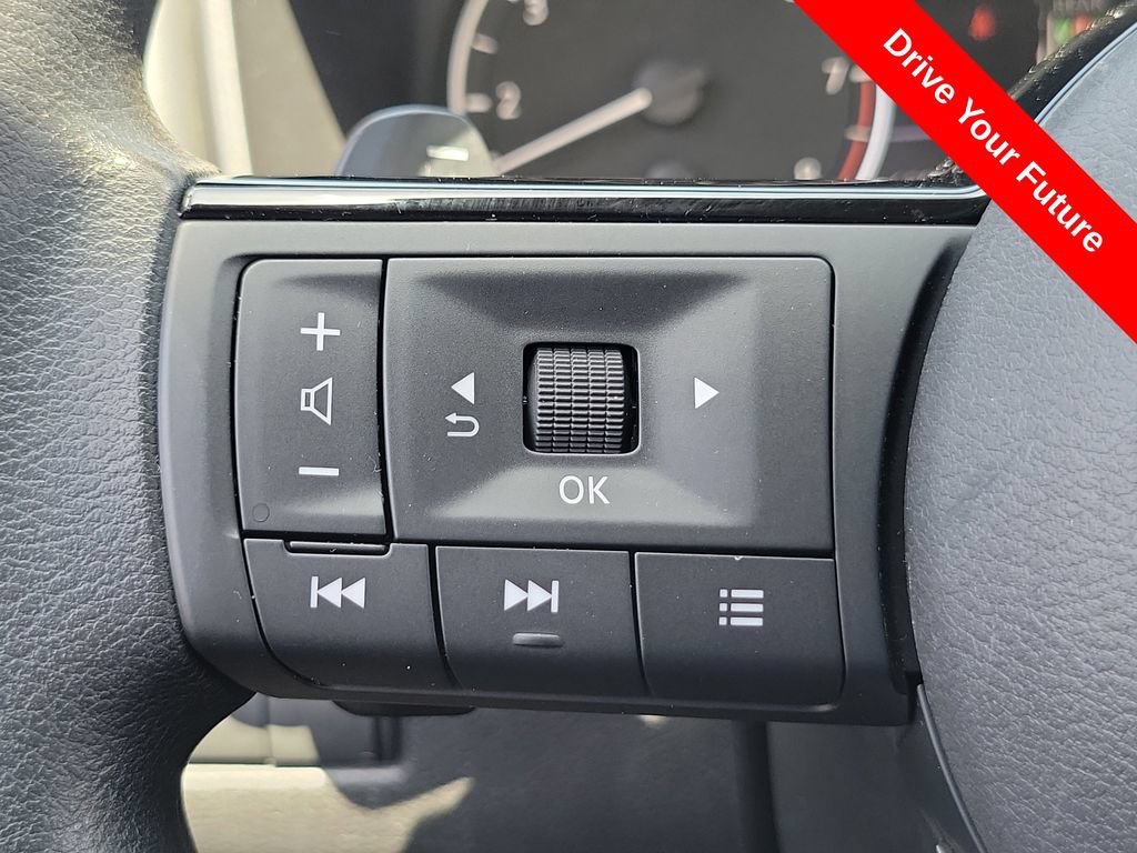 Used 2023 Nissan Rogue SV FWD image 5