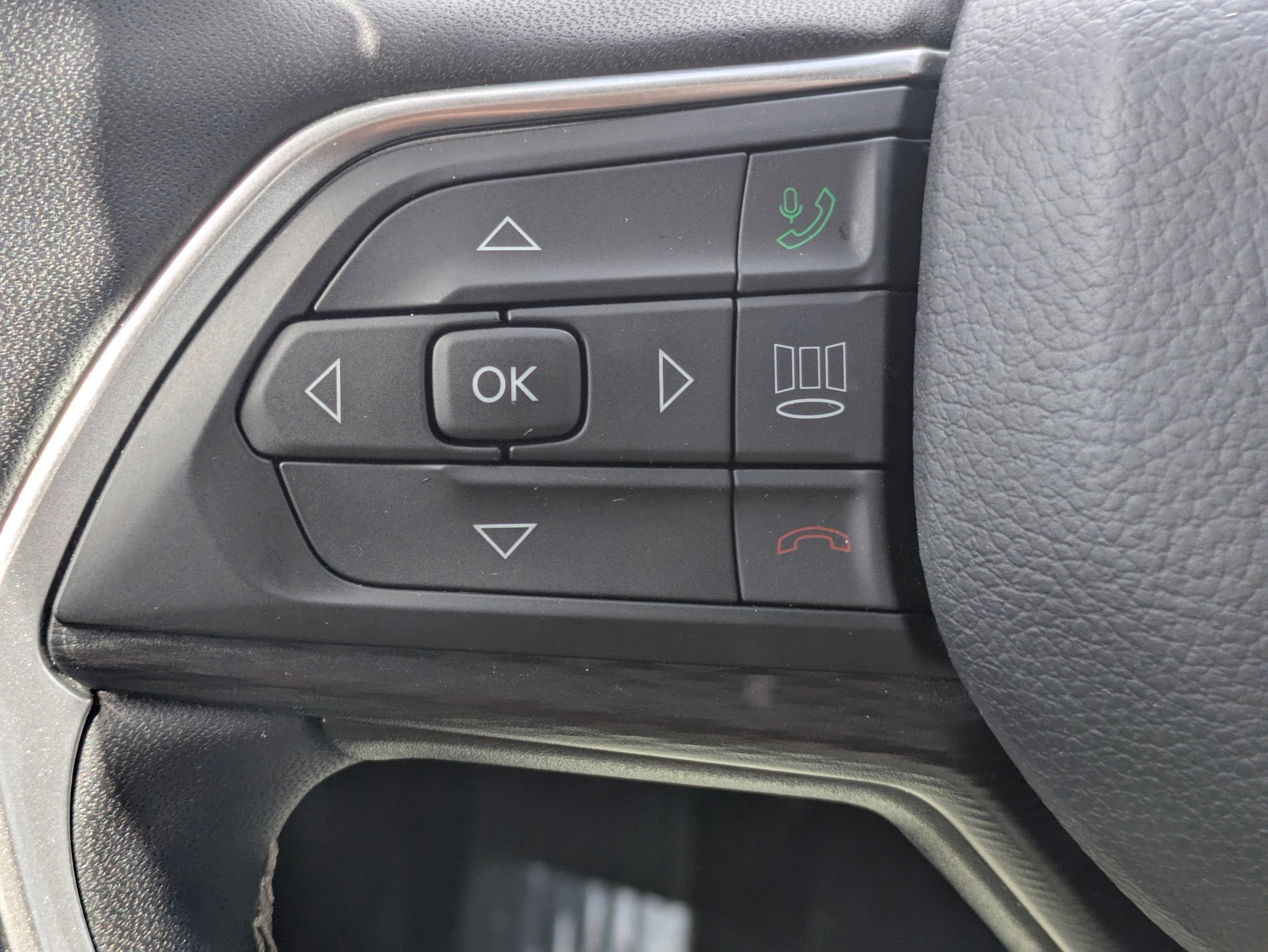 Used 2025 Jeep Grand Cherokee L Altitude AWD/4WD image 41