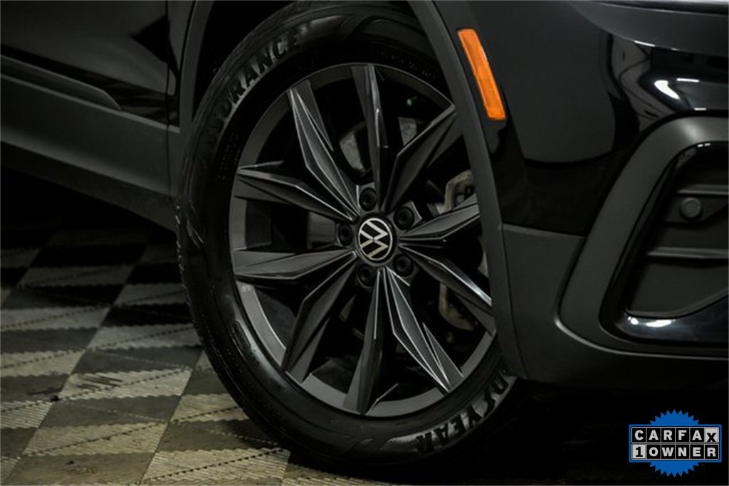 Used 2022 Volkswagen Tiguan SE w/ Panoramic Sunroof Package image 3