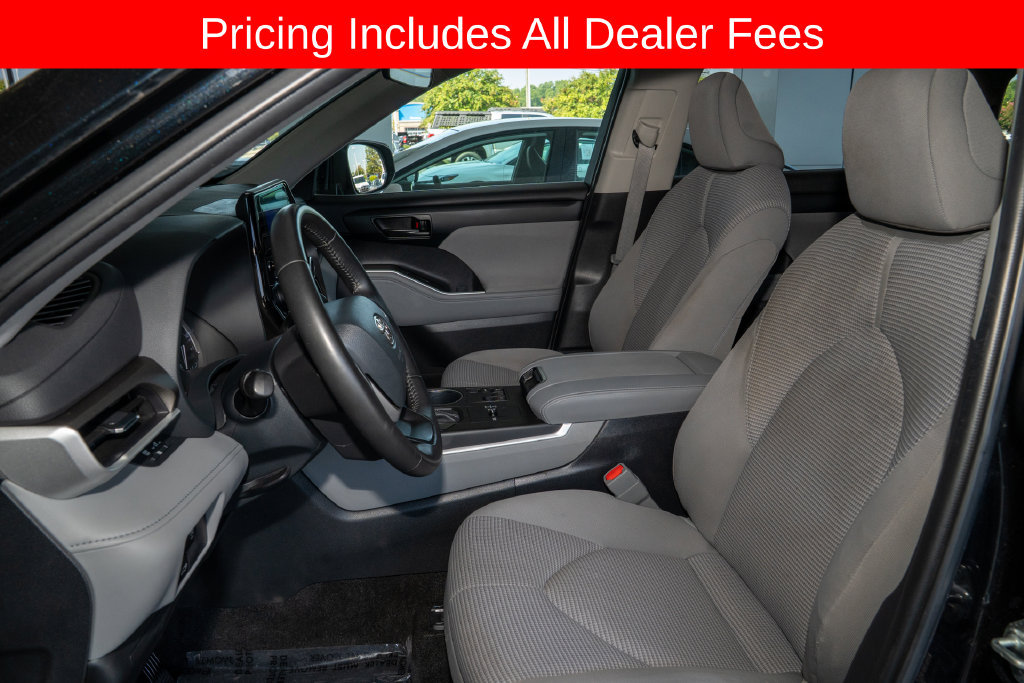 Used 2023 Toyota Highlander LE FWD image 12