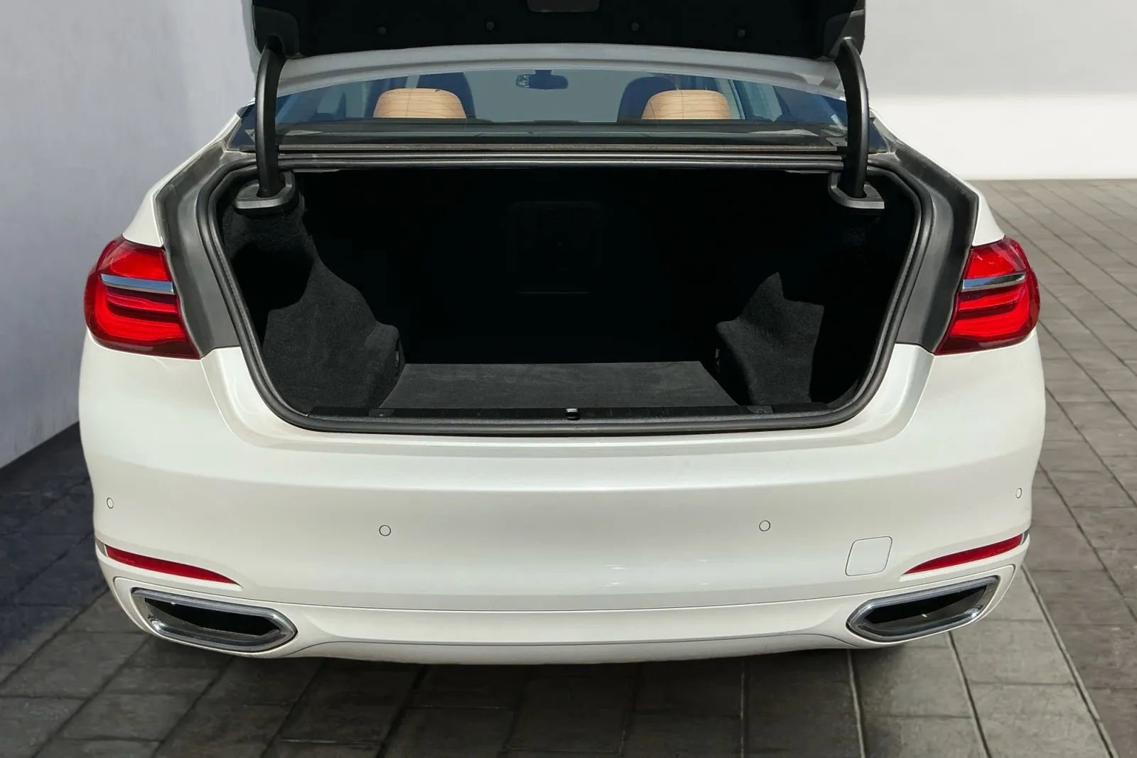 Used 2016 BMW 750i xDrive image 19