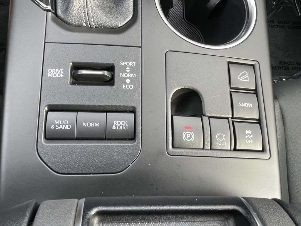 Used 2023 Toyota Highlander XLE image 38