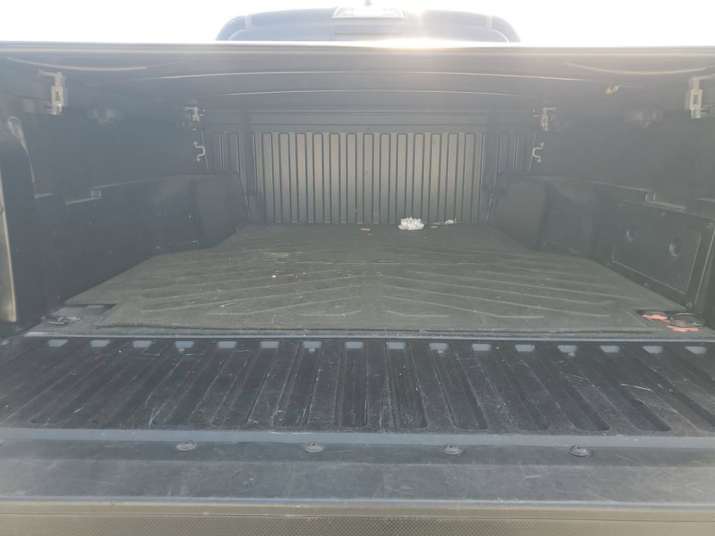 Used 2022 Toyota Tacoma SR5 w/ Technology Package image 7