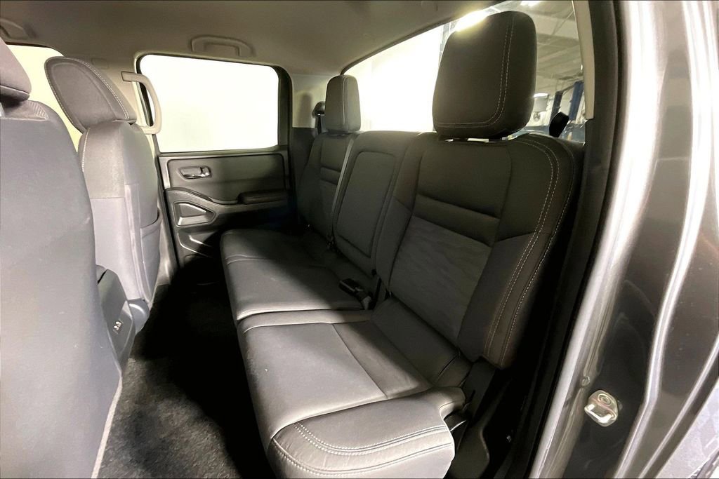 Used 2023 Nissan Frontier SV image 34