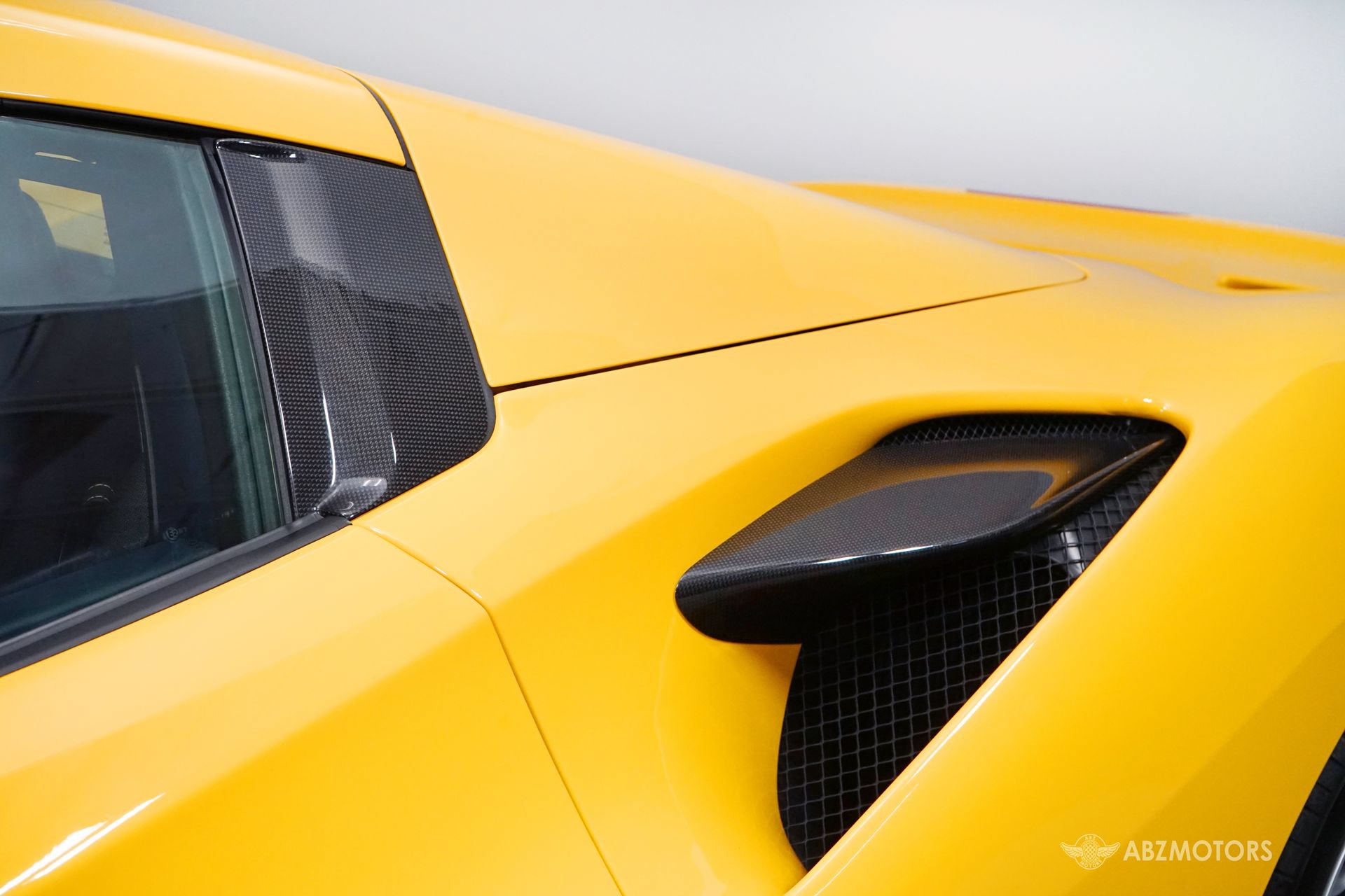 Used 2022 Ferrari F8 Tributo RWD image 9