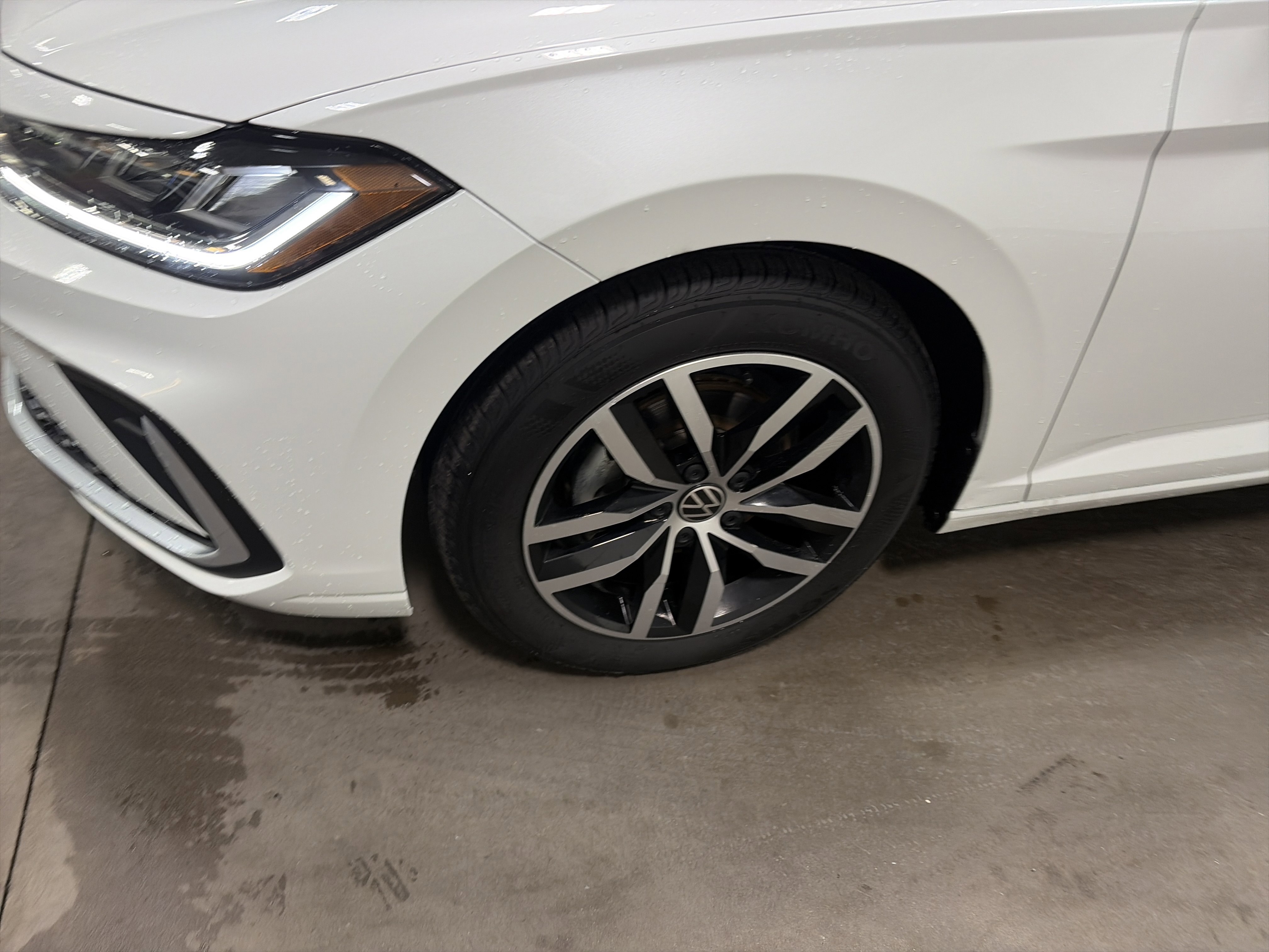 Certified 2025 Volkswagen Jetta SE image 9