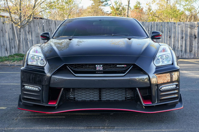 Used 2023 Nissan GT-R NISMO w/ Floor Mat Package AWD/4WD image 13