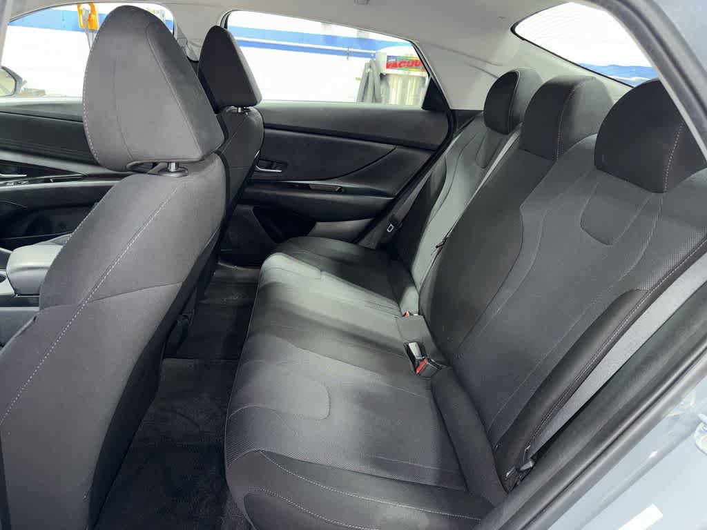 Used 2022 Hyundai Elantra SE FWD image 17