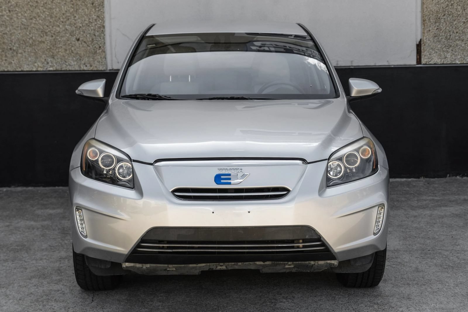 Used 2014 Toyota RAV4 EV FWD image 4