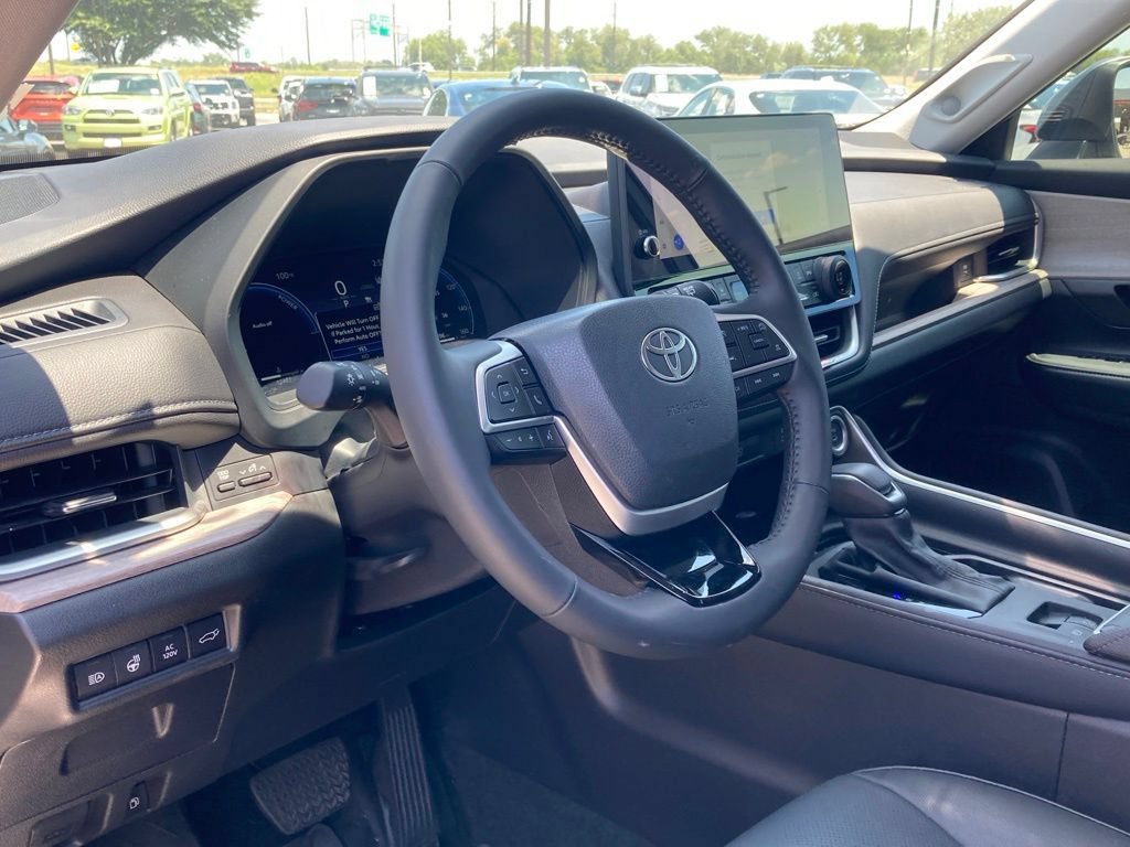 Used 2025 Toyota Grand Highlander AWD Hybrid image 9