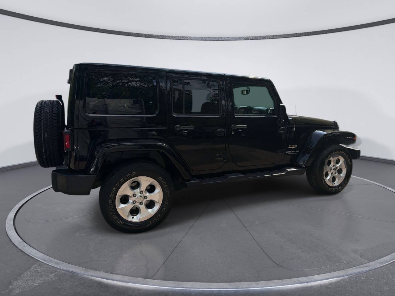Used 2015 Jeep Wrangler Unlimited Sahara w/ Connectivity Group AWD/4WD image 4