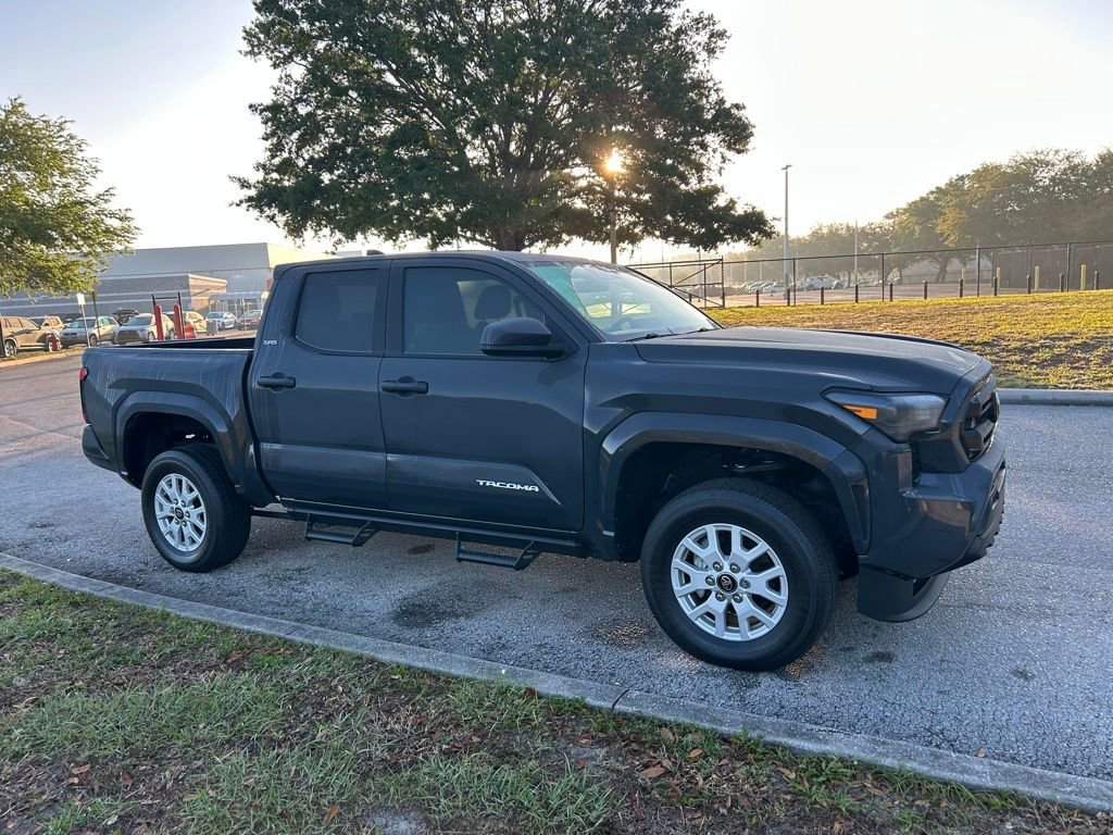 Certified 2025 Toyota Tacoma SR5 AWD/4WD image 7