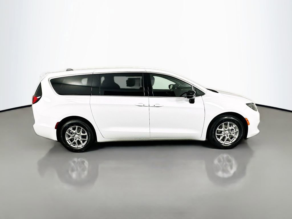 New 2026 Chrysler Voyager LX FWD image 8