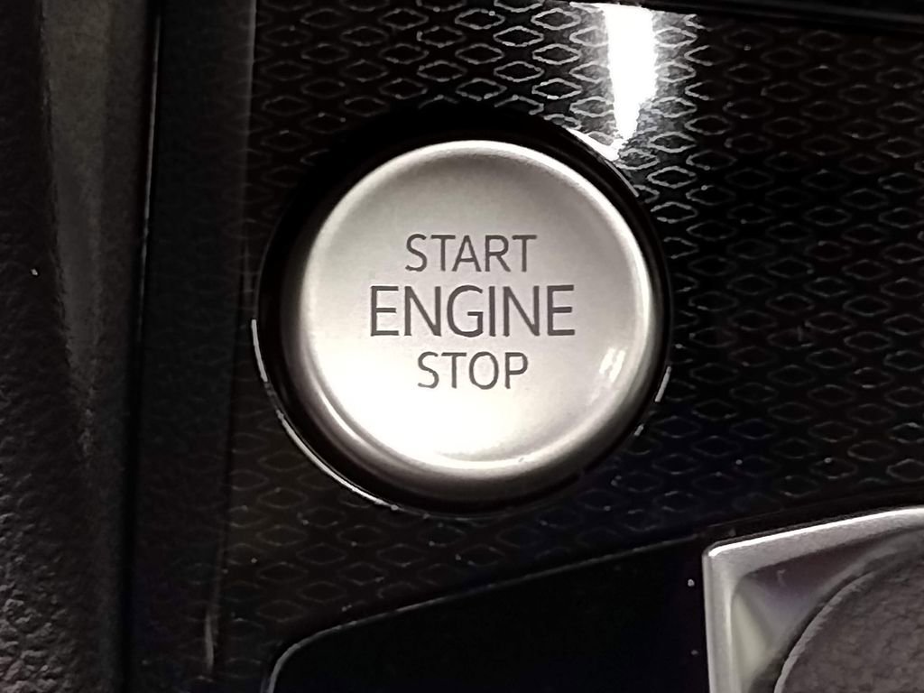 New 2026 Volkswagen Taos SEL image 32