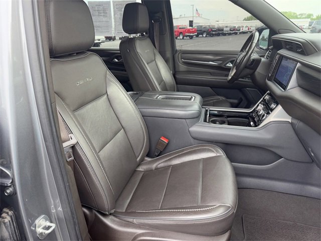 Used 2021 GMC Yukon XL Denali w/ Denali Premium Package image 14