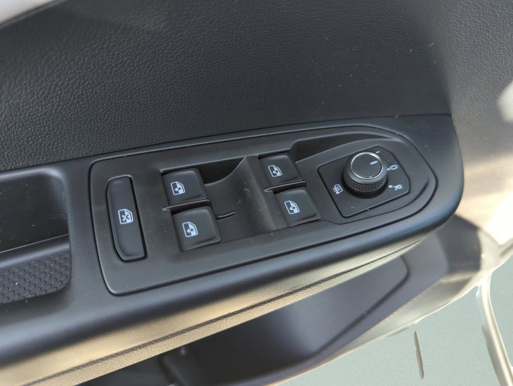 New 2026 Volkswagen Taos SE image 30