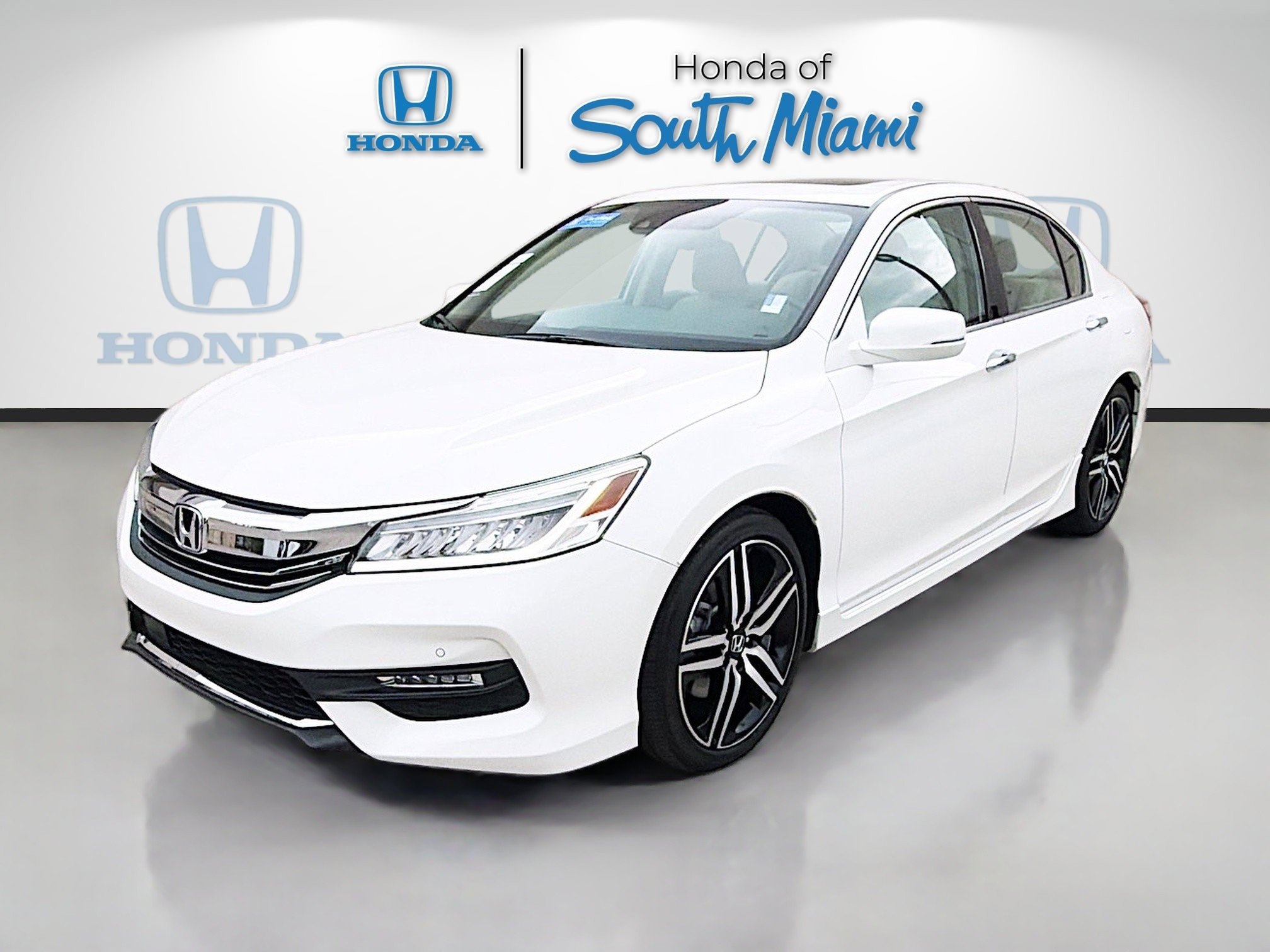 Used 2016 Honda Accord Touring image 3