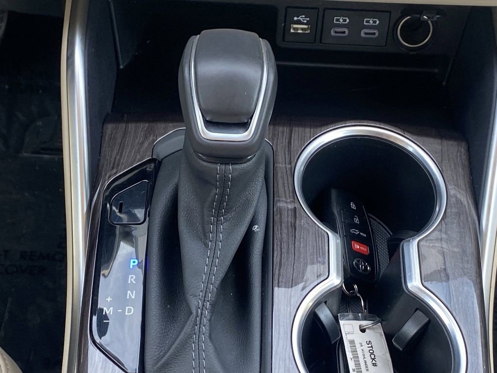 Used 2024 Toyota Highlander Platinum image 33