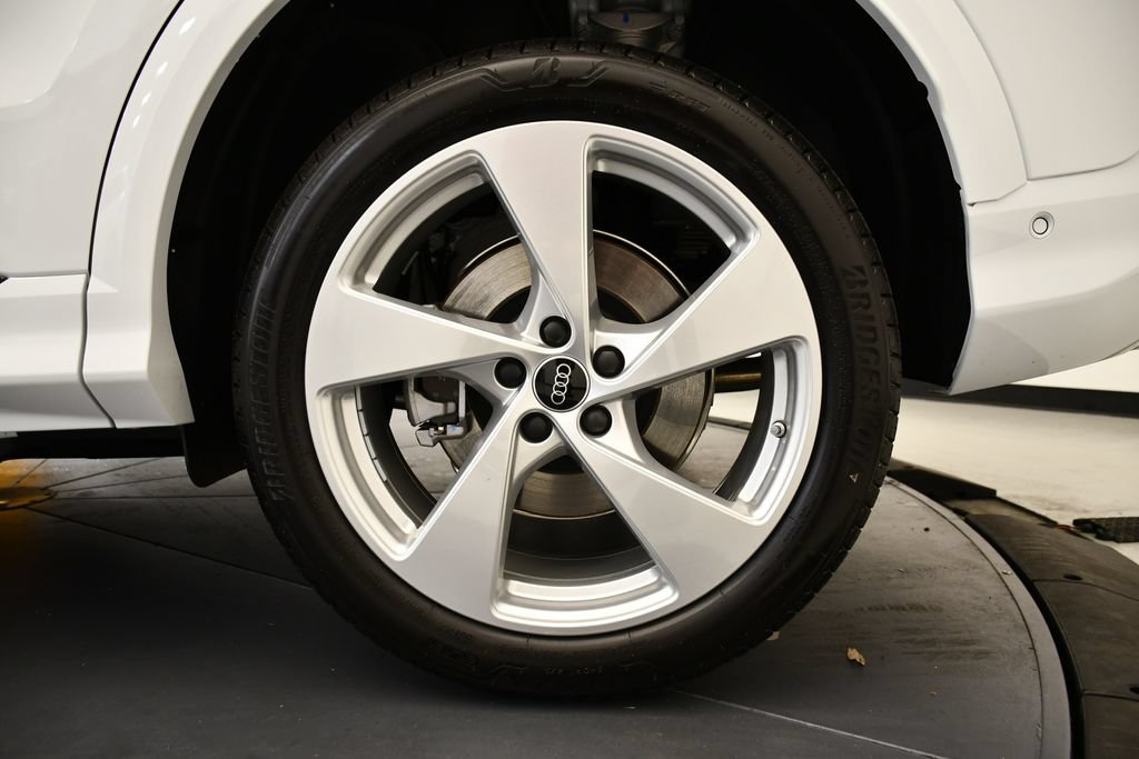 Used 2025 Audi Q5 Premium Plus w/ Premium Plus AWD/4WD image 14