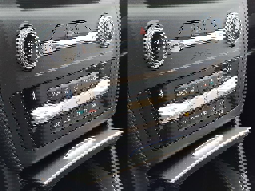 Used 2020 Ford Explorer XLT w/ Class III Trailer Tow Package image 22