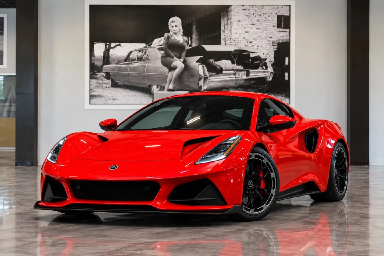 Used 2025 Lotus Emira RWD image 1