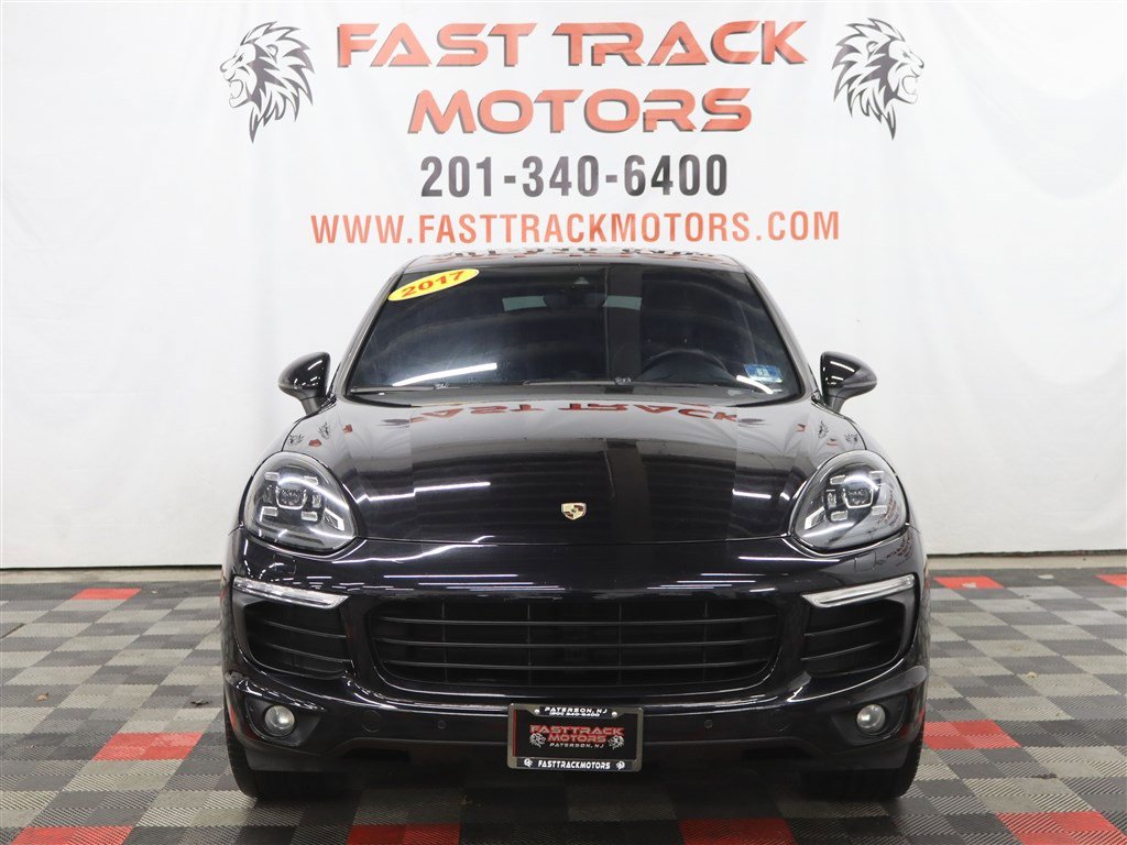 Used 2017 Porsche Cayenne Platinum Edition AWD/4WD image 2
