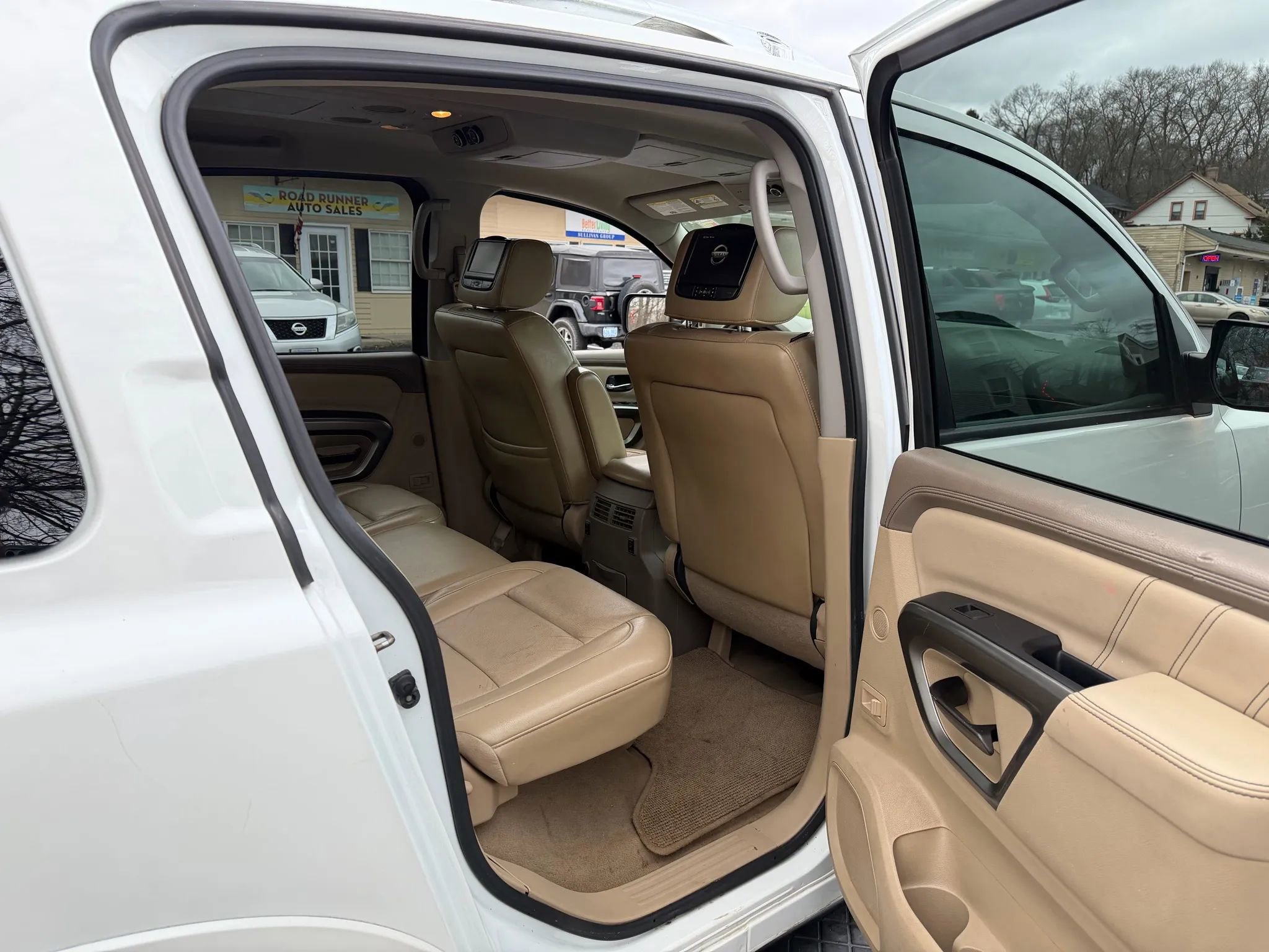 Used 2015 Nissan Armada Platinum image 29