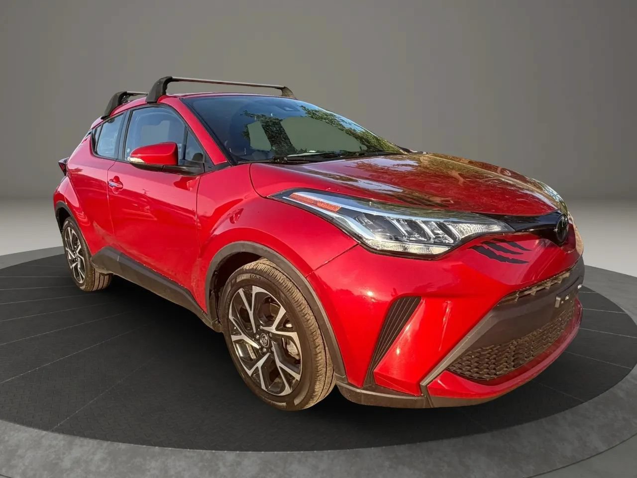 Used 2022 Toyota C-HR XLE FWD image 3