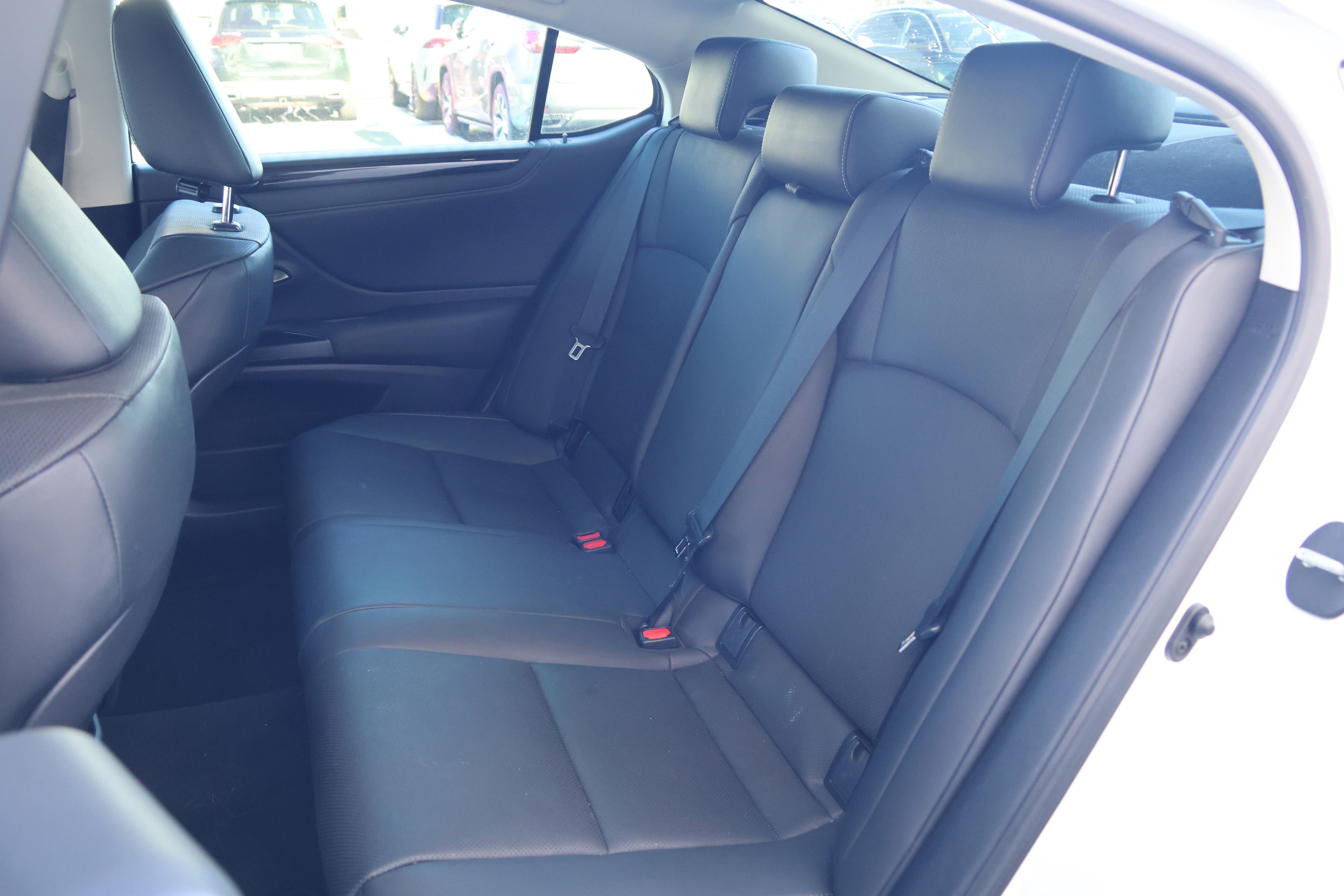 Certified 2021 Lexus ES 300h w/ Premium Package image 32