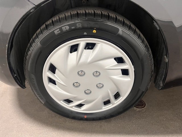 Used 2010 Toyota Yaris 2-Door Hatchback image 24