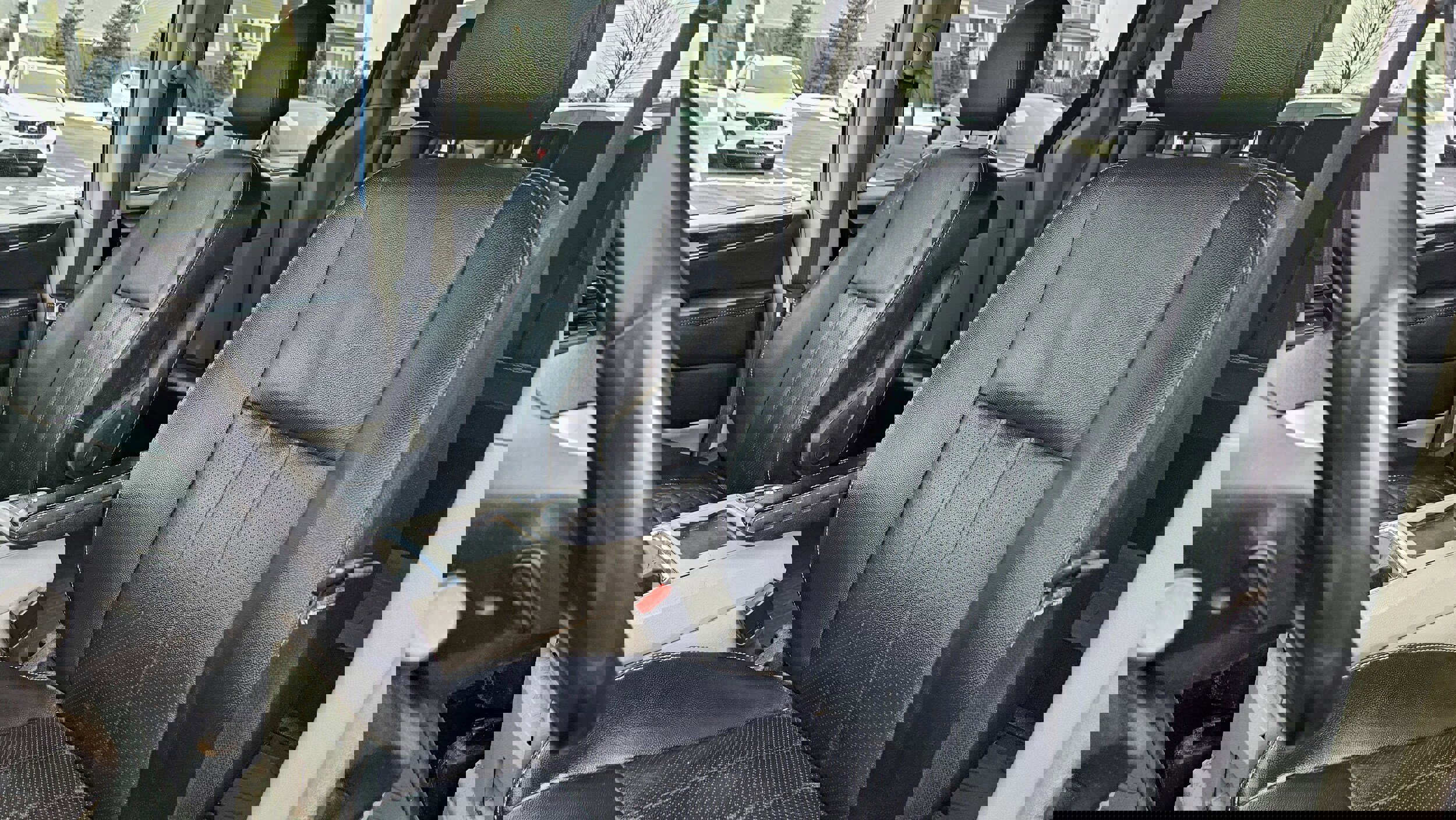 Used 2011 Chrysler Town & Country Touring-L w/ Driver Convenience Group image 13