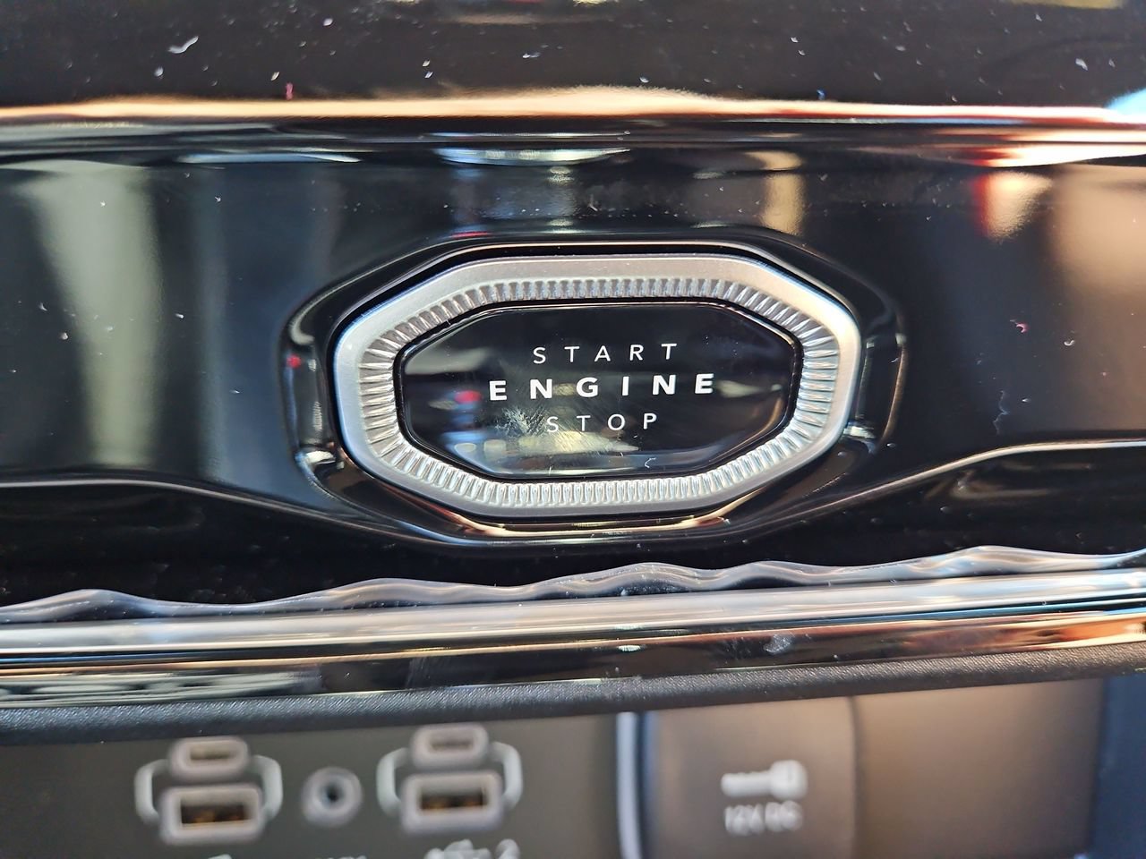 New 2026 Jeep Grand Cherokee Altitude AWD/4WD image 26