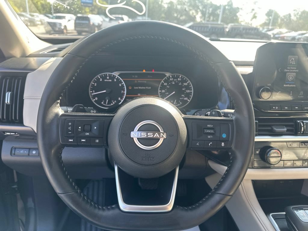 Used 2025 Nissan Pathfinder SL FWD image 14